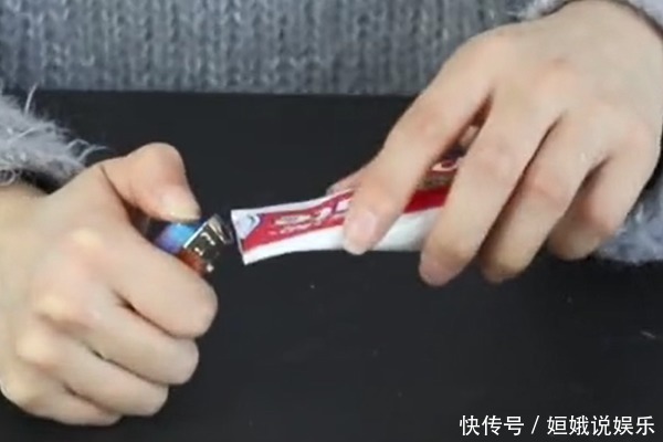个人|用完的牙膏皮别扔了，中间剪1刀烧一烧，10个人9个人都需要！