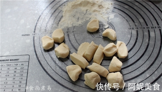 这三种食材放在一起做馅包饺子，鲜甜多汁营养足，快试试去