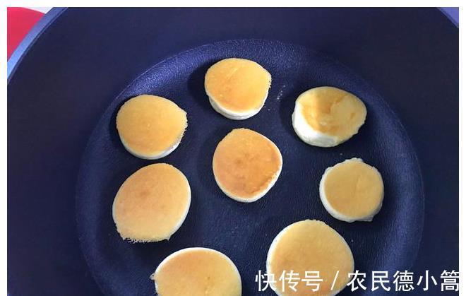 蛋黄|天冷了,这早餐成了孩子的最爱,一口一个营养好吃,平底锅就能做