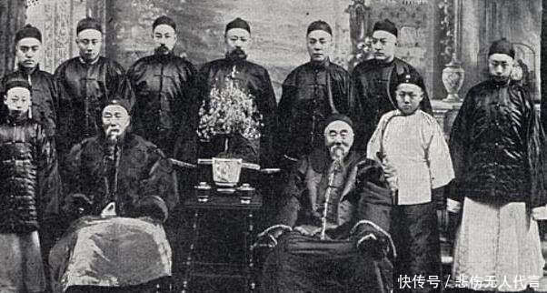 清朝|清朝真实老照片：卖艺者吞剑表情痛苦，最后一张是李鸿章家族照！