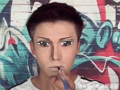 走红|大神仿妆“女帝”走红,开局:来凑凑热闹,结局:这是换头了吧?