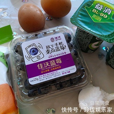 媲美|无需打发就能做出媲美芝士蛋糕的爆浆蓝莓酸奶蛋糕