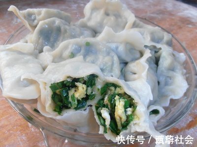 饺子|做韭菜馅饺子,韭菜不要直接拌!大厨教你一招,韭菜香嫩不出汁儿