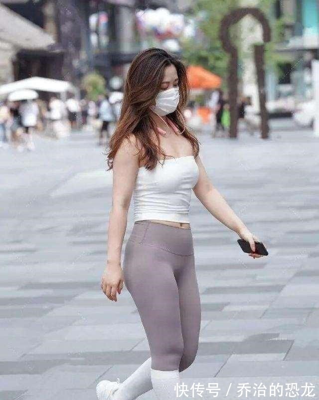 秘籍 打底裤遮肉的穿搭秘籍，让造型显得时髦不单调，清凉时尚！