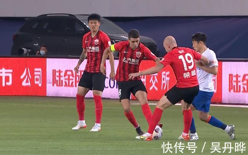 头球|不容易!贾德松头球破门有效,VAR介入引争议,新带刀后卫诞生