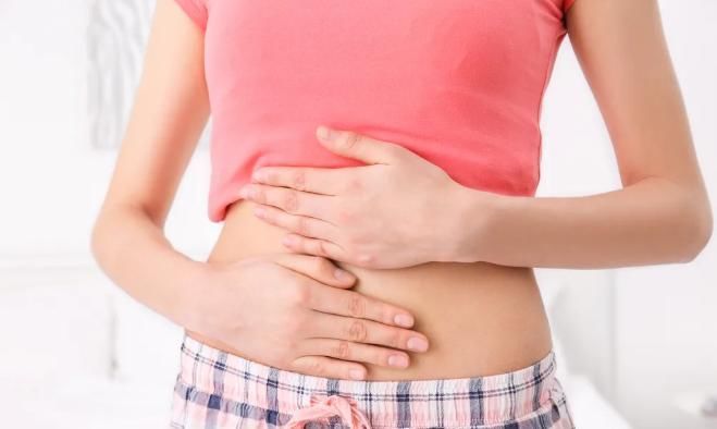 飯后一個(gè)動(dòng)作最養(yǎng)生簡(jiǎn)單4步,做好了百病不纏,還不快試試