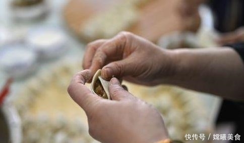 过年|过年包肉饺子,不要忘记加这一步,不然做出来肉老汁少不好吃!