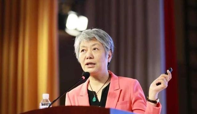 孩子|跟孩子要手机被打耳光,看李玫瑾教授如何“治”外孙,值得点赞