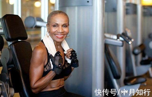 训练|肌肉的生长与年龄无关，5个基础动作提高肌肉量，让体态健康年轻