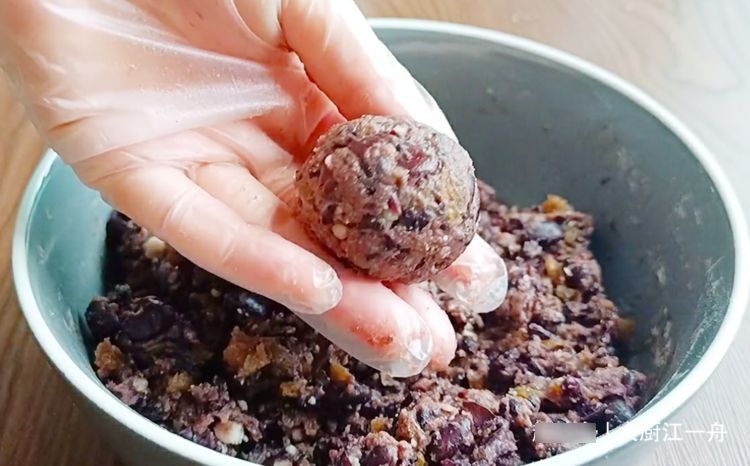 80岁的老奶奶吃了一辈子的红豆,不打豆浆不熬粥,越吃越精神