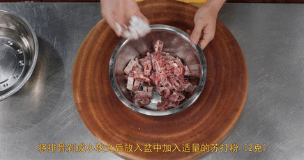 做法|厨师长教你：家常“排骨煲仔饭”的做法，米饭和锅底的锅巴都很香
