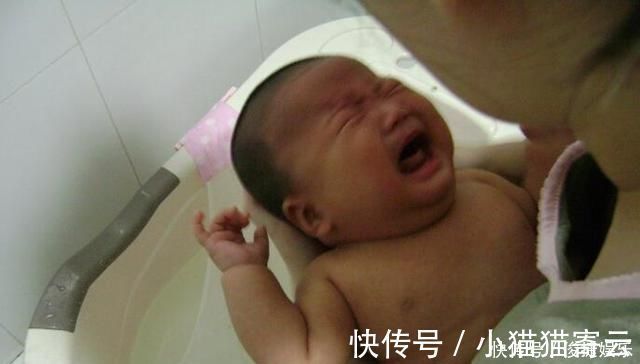 不知道们|宝妈觉得洗澡水温明明正好,为什么宝宝还是觉得烫