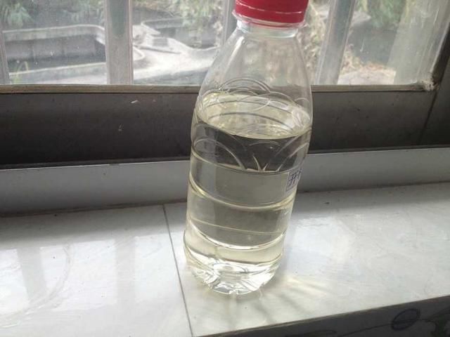 瓷砖|卫生间渗水，找师傅修补花了4440块，连瓷砖都没撬就打两个洞