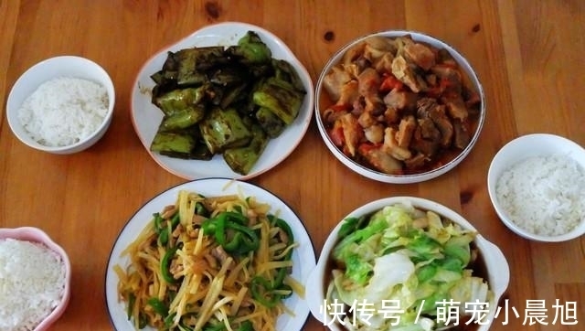 妈妈在厨房忙活2小时,做出4道家常菜,成本不足100元,清淡营养