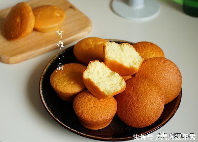 4个鸡蛋,1碗面粉,教你在家自己做老式鸡蛋糕,再也不用买了