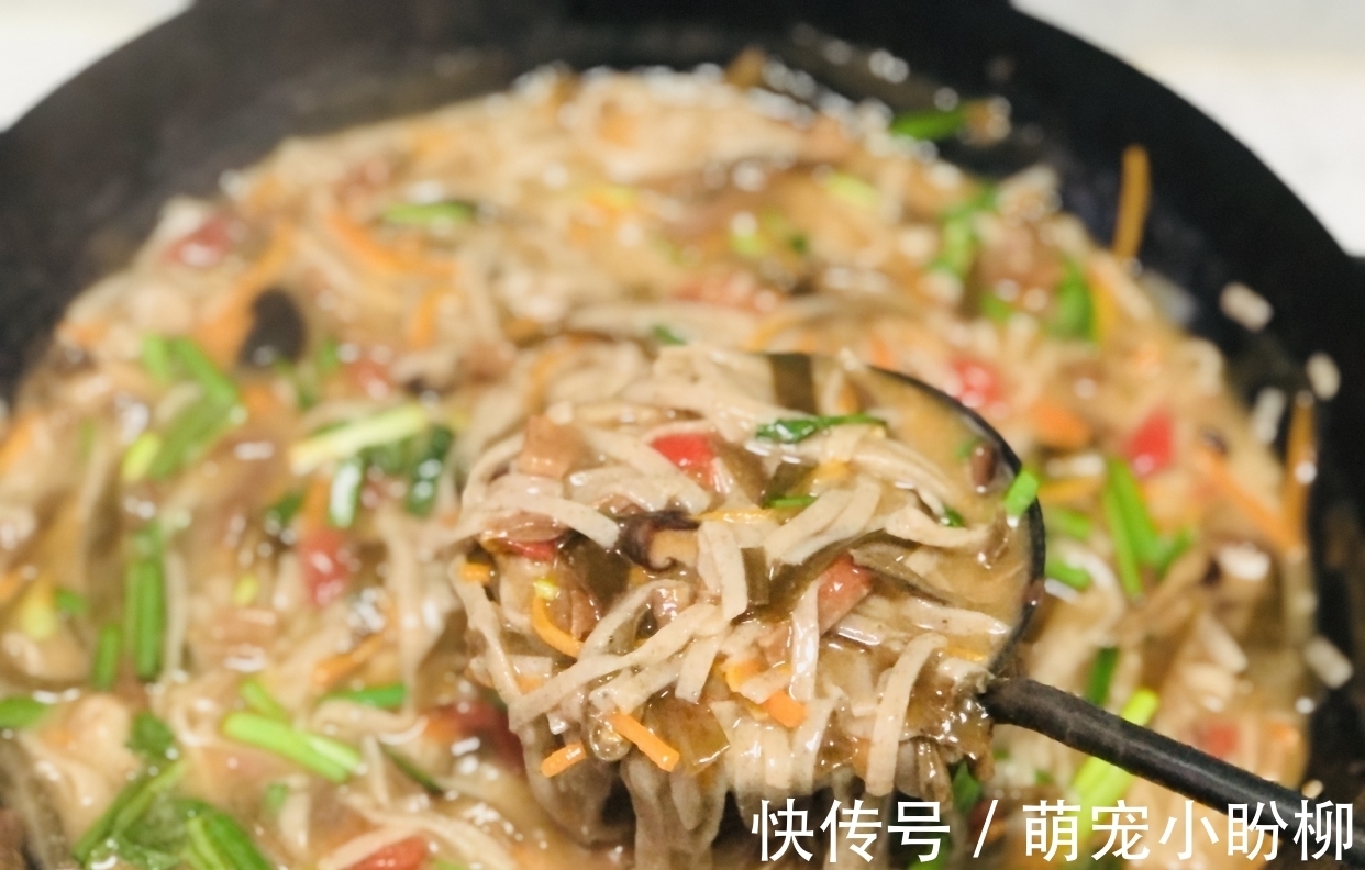 豫北农村常吃的一碗面，用料简单实在，汤浓味美，比烩面好吃多了