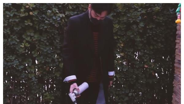 张若昀|张若昀公开自家豪宅内景,超大别墅庭院曝光,家庭条件令人羡慕