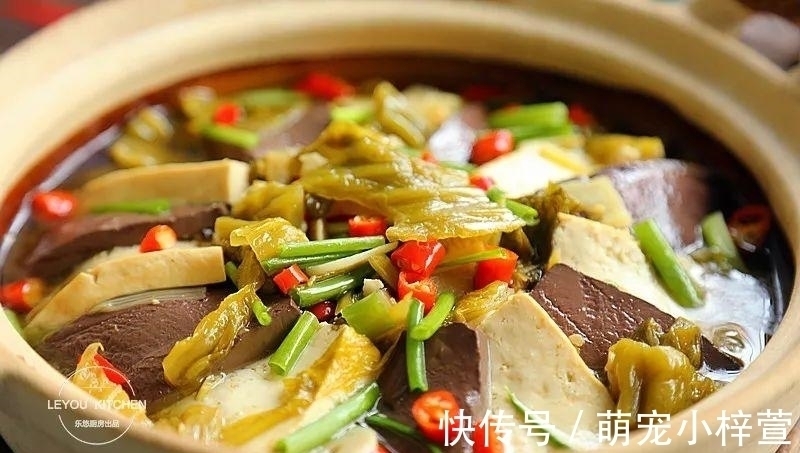 天冷时，一定要吃这一锅，酸爽开胃，没放肉，却比肉还好吃