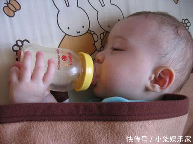 脾胃|医生提醒若想孩子长高个,这2个时间别再给娃喝水了,赶紧住手