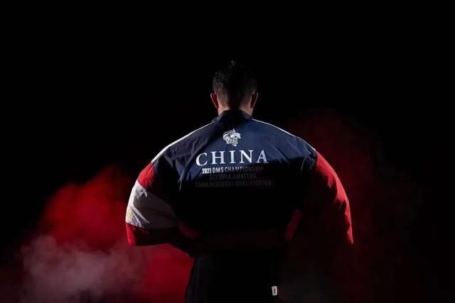 「冠军同款战袍」身披战袍者,无惧风霜,勇攀高峰