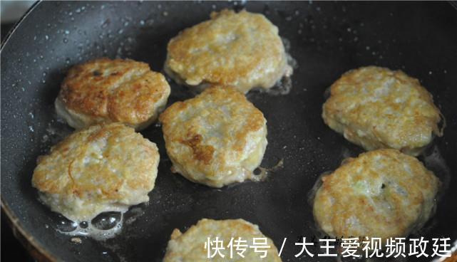 豆腐|三伏天，多给孩子做豆腐饼，薄皮脆嫩，香软好消化，比肉饼更香！