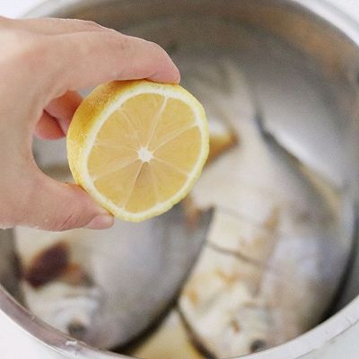柠香银鲳鱼|清蒸柠香银鲳鱼