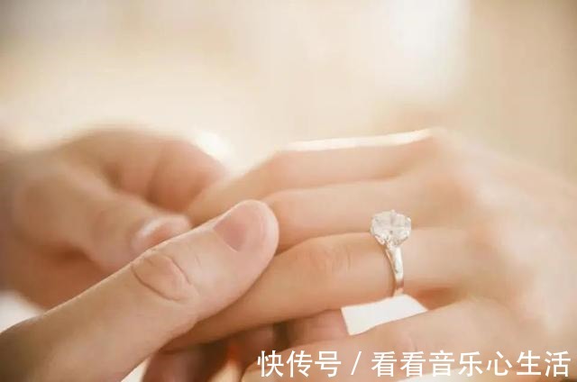 钻石 婚礼季|百年的幻化,变的是样式不变的是真情!