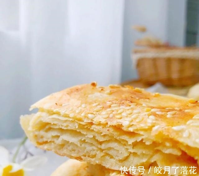 这个烧饼我都不敢经常做,不用发面、不用醒面,锅里烙一烙,连吃三个不过瘾!