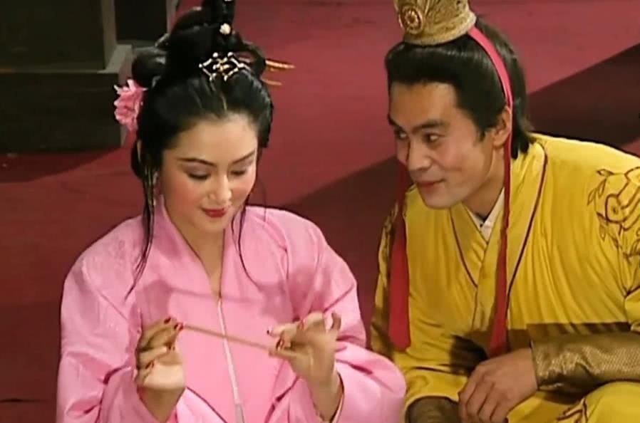 三国演义|吕布后来打不过张飞也打不赢夏侯惇,其中的主要原因,吕布不好意思承认