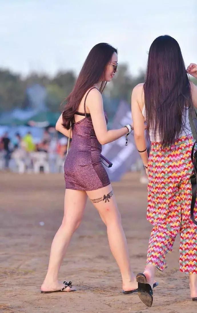 紫色|紫色的裙子总是女生的偏爱，也是时尚界的宠儿