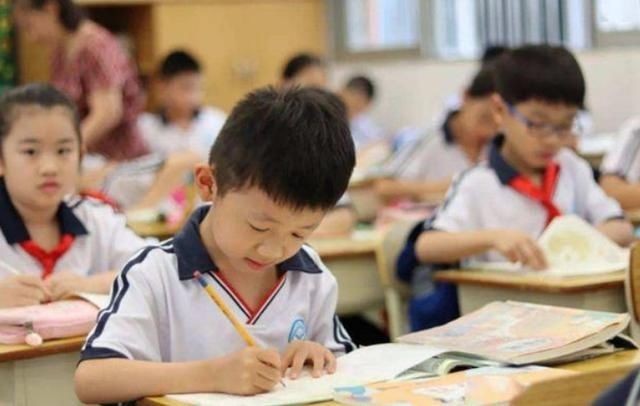 小李|幼儿园接受“超前教育”危害大，小学二年级看出端倪，家长要注意