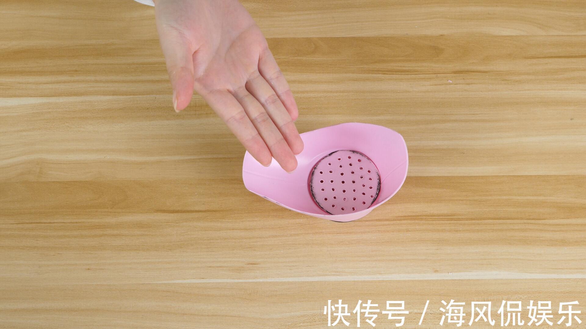 今天才知道，洗衣液瓶子里有个小装置，改一改，放到阳台真实用