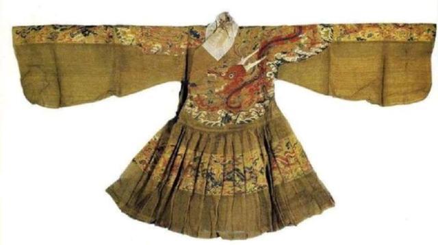 明制汉服|秋天该选什么形制的汉服选这4套“明制”准没错,优雅又华丽