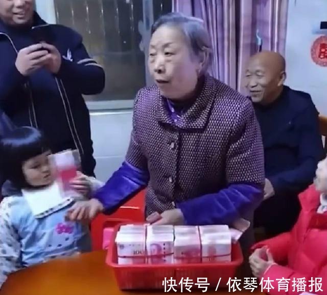 金钱|孩子的压岁钱该上交吗?不要错过教养机会,聪明妈妈有妙招