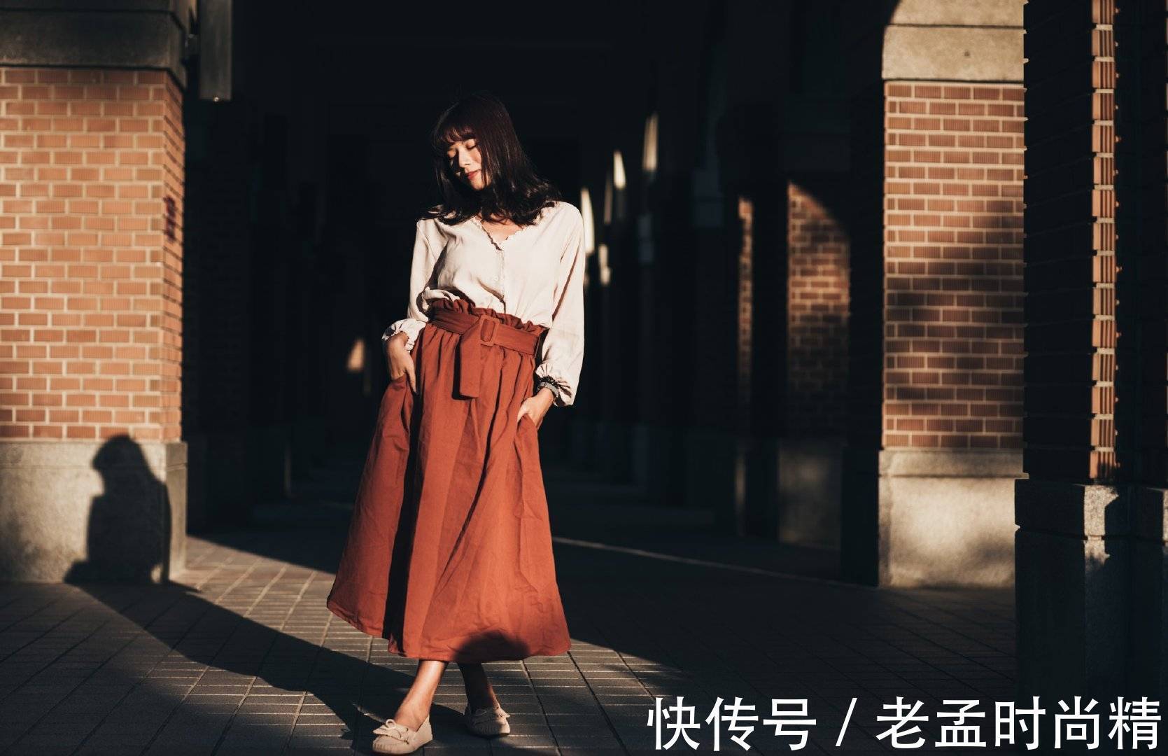 半身裙 雪纺衫设计更加优雅,下搭半身裙,展现出女性优雅文艺的气息