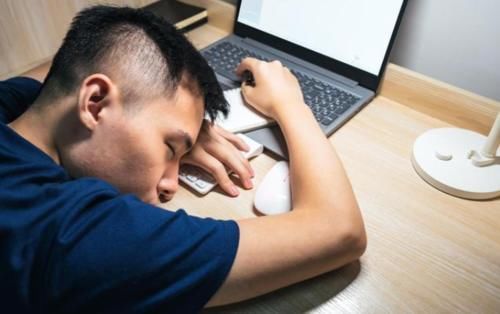 雄性激素|“雄激素”旺盛的男人,一般有4个共同特征,看看你占了几个?