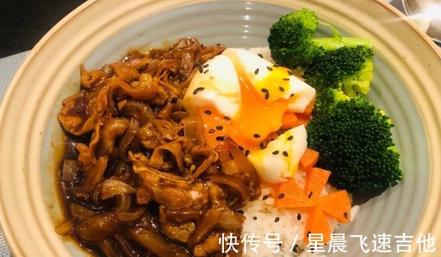 胡萝卜|夜宵来碗日式肥牛肉饭,不仅好看还好吃,搭配电视剧,美味嘎嘎香!