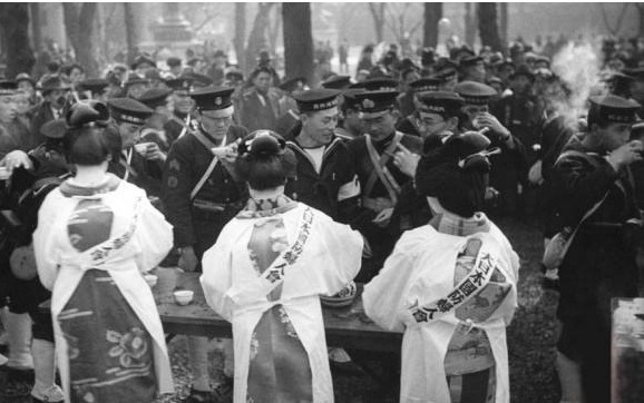 程度|二战时期，日本女人为了效忠天皇，究竟敢疯狂到什么程度？