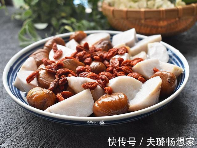 剁椒蒸芋头|秋天,遇到这食材必买3斤,便宜又营养,蒸一蒸清爽健康又好吃