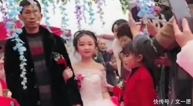 爹妈|成都最美袖珍女孩结婚了,30多岁拥有十几岁的童颜,爹妈含泪送嫁