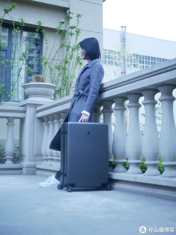 带娃出行大包小包不再愁，地平线8号旅行箱助我神力