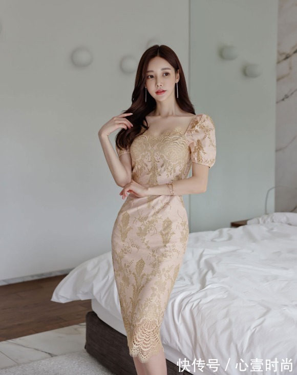 女神孙允珠的时尚搭配:奶油柠黄查理贵族立体绣花裙