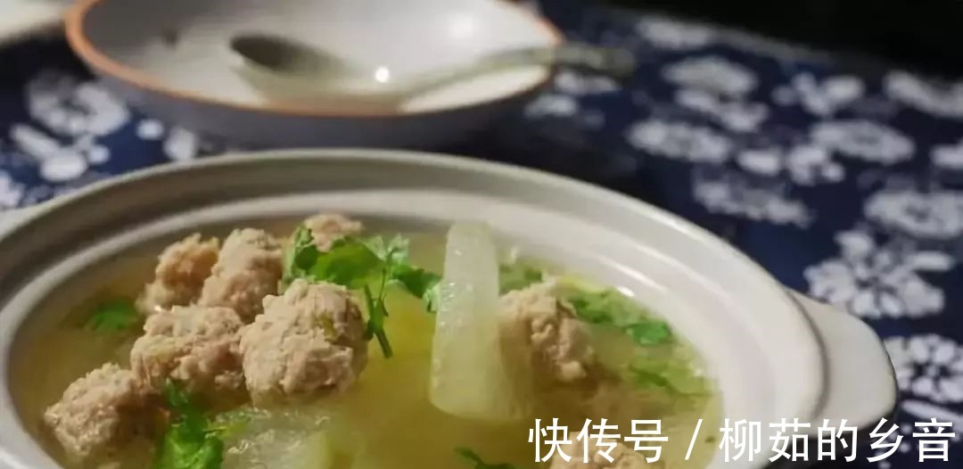 教你家常美味的排骨肉丸汤,营养方法又能解馋,最后连汤汁都不剩!