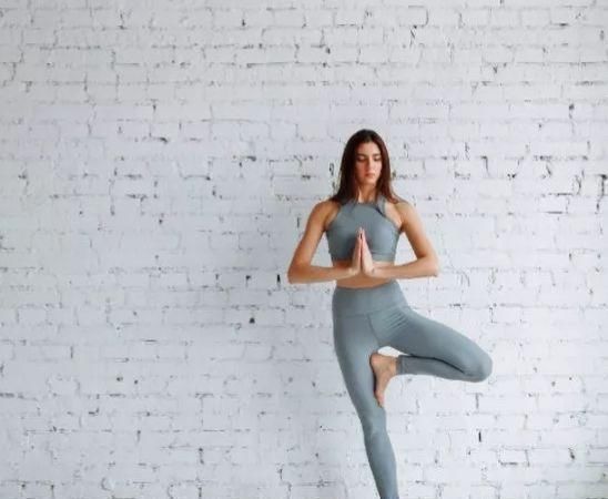 体式|最适合女生练习的10个瑜伽姿势,坚持练习,好处多多