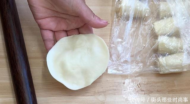 教你做开花板栗酥,内里甜蜜软糯,外皮多层酥香,一碰就掉渣