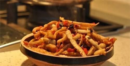  萝卜此做法，又脆又辣，吃了30年都没吃腻，一个冬天都不坏