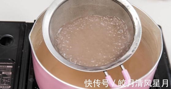 自己在家也能做抹茶西米冻,做法超简单,质地Q弹又筋道!