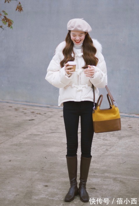 毛毛领 今年羽绒服“穿短不穿长”，搭配牛仔裤真洋气，搭配半身裙好高级