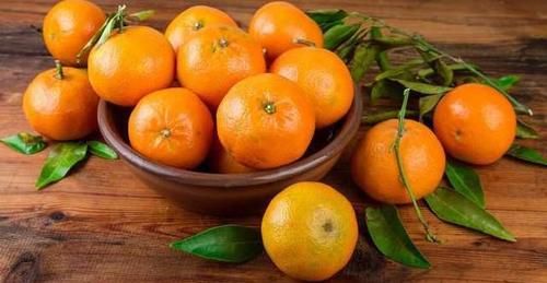 橘子|橘子不一定黄的好，牢记4个挑选小诀窍，橘子香甜多汁，皮薄肉厚