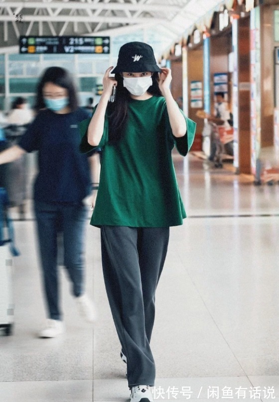 t恤|谢杏芳1米78的身高真占优势,穿牛仔裤腿又细又长,配白T也好惹眼